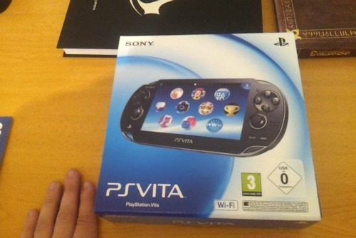 [AKB] Unboxing PS Vita