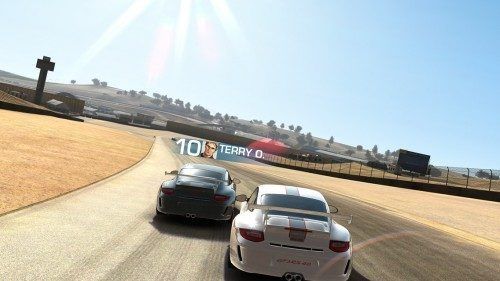 Real Racing 3. Al loro con los gráficos del jueguecito de móvil.