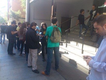 Prensa haciendo cola para entrar al evento de Wii U