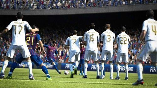 Messi tirando una falta en FIFA 13