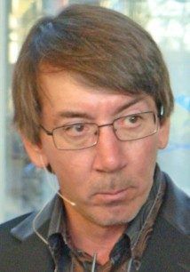 Mirada acusadora de Will Wright a su ex-compañía (dramatización)