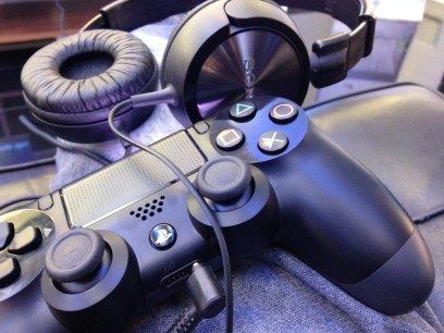 Cascos y mando de PS4